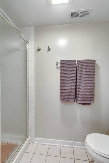 1007 East 61st Street Chicago, IL 60637 - Photo 17 of 20 a bathroom with a toilet