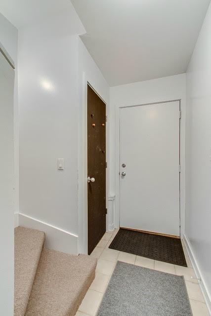 1007 East 61st Street Chicago, IL 60637 - Photo 19 of 20 a view of room with window