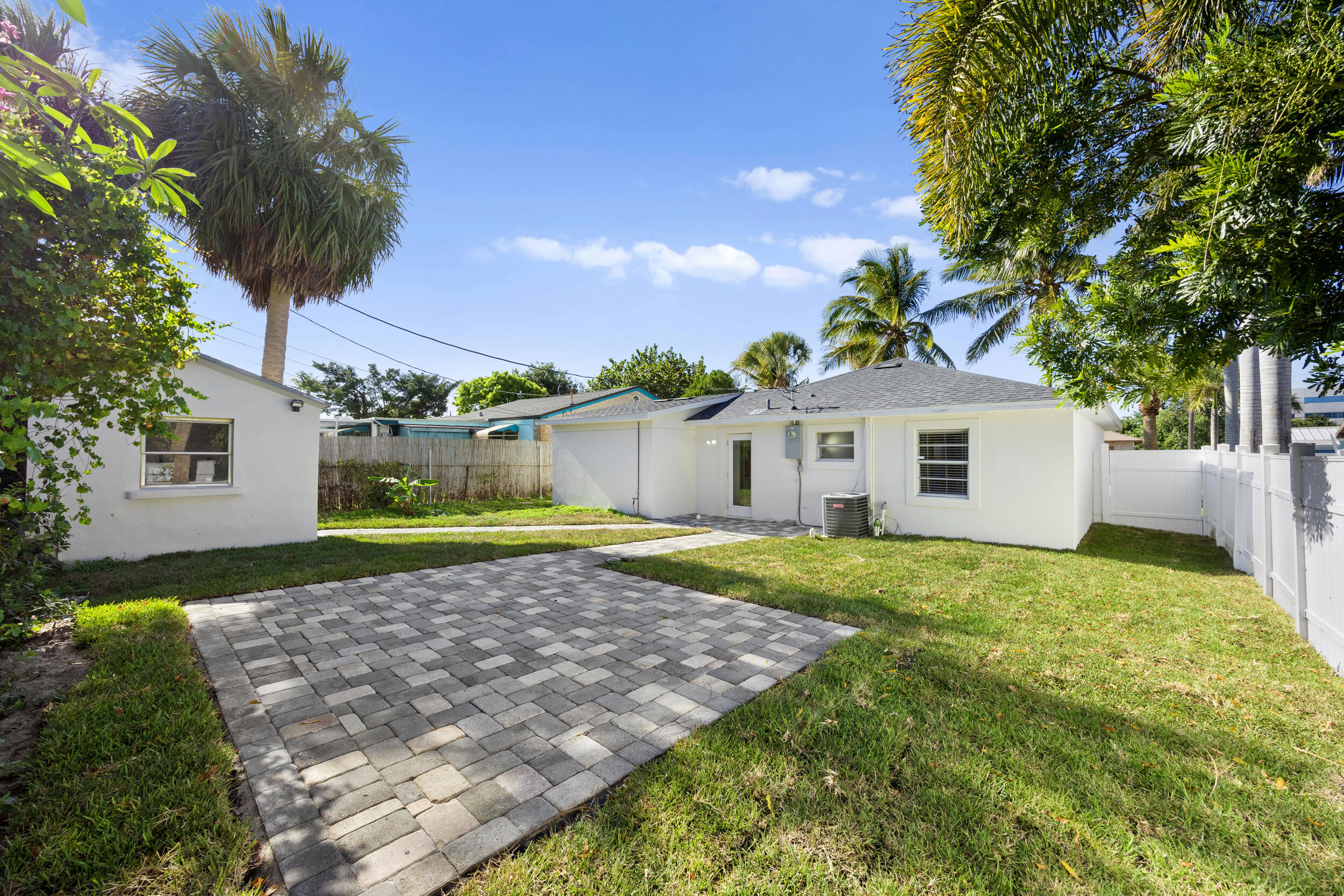 143 East 23rd Street Riviera Beach, FL 33404 - Photo 25 of 30 Back Yard Best