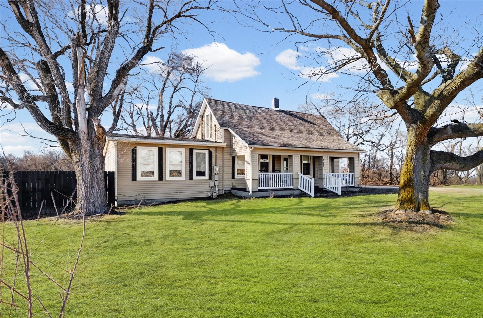 812 Brewer Road Danville, IL 61834 - Photo 1 of 33