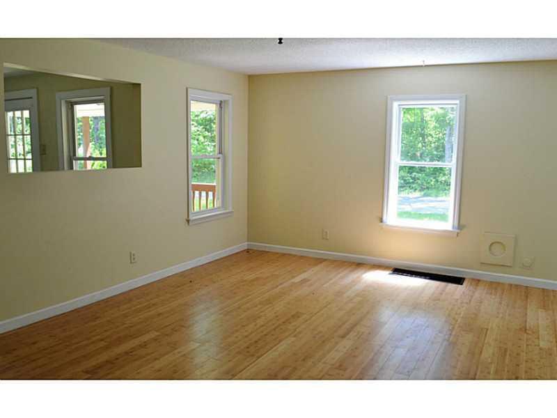32 Loop Road Topsham, ME 04086 - Photo 12 of 24 Living Room.