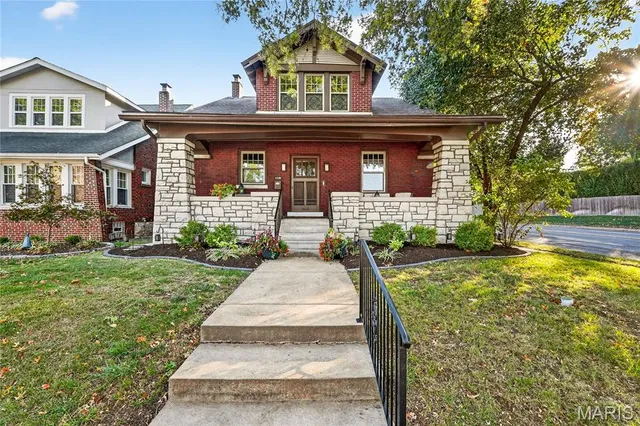 $670,000 | 7498 Teasdale Avenue, University City, MO 63130