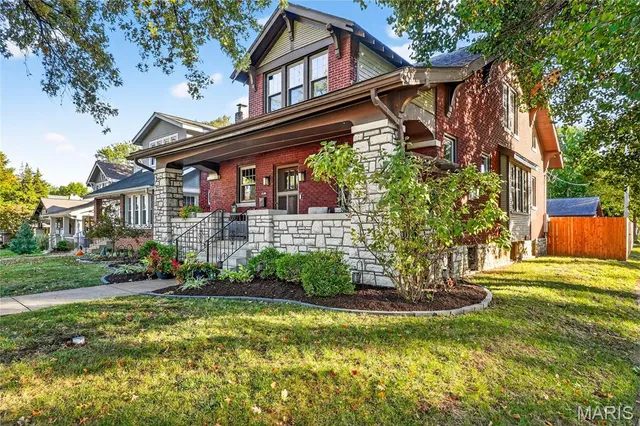 $670,000 | 7498 Teasdale Avenue, University City, MO 63130