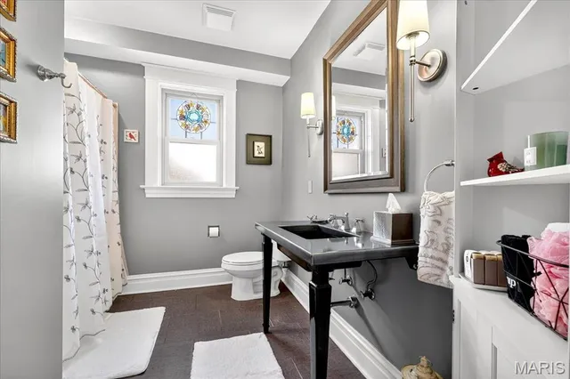 $670,000 | 7498 Teasdale Avenue, University City, MO 63130