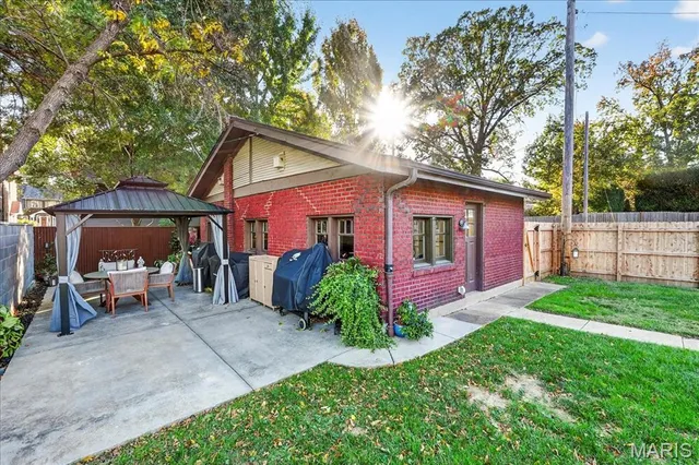 $670,000 | 7498 Teasdale Avenue, University City, MO 63130