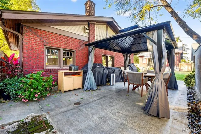 $670,000 | 7498 Teasdale Avenue, University City, MO 63130