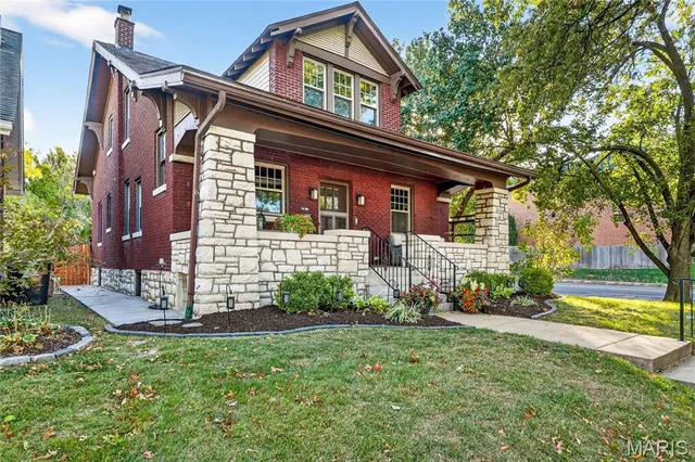 $670,000 | 7498 Teasdale Avenue, University City, MO 63130