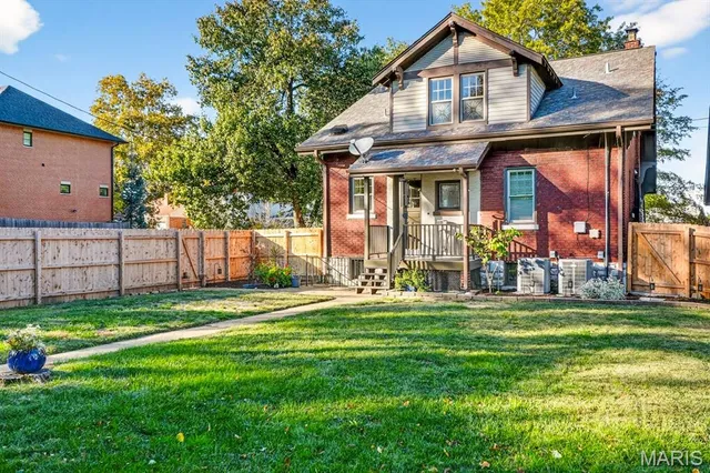 $670,000 | 7498 Teasdale Avenue, University City, MO 63130