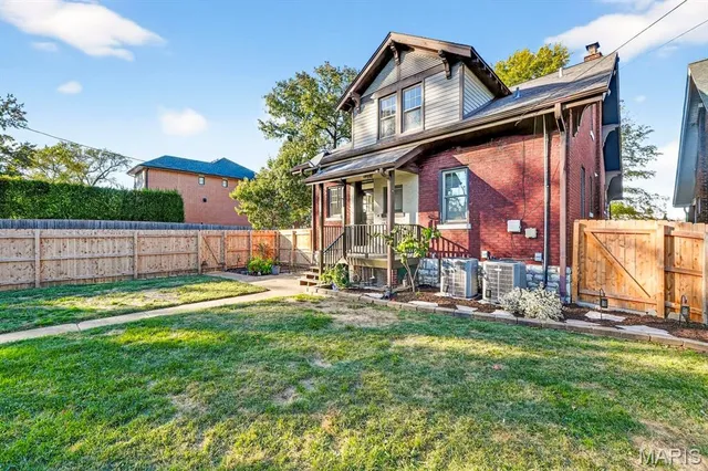 $670,000 | 7498 Teasdale Avenue, University City, MO 63130