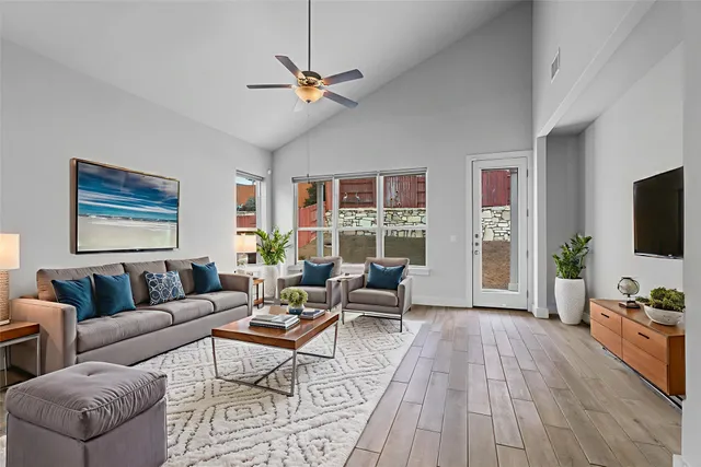 $2,250 | 11217 Charger Way, Manor, TX 78653