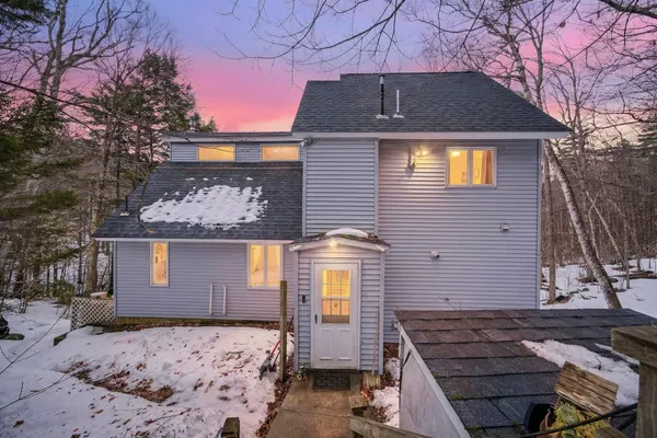 $400,000 | 185 Reservoir Road, Campton, NH 03223
