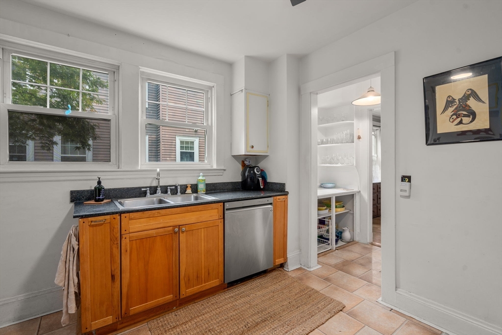 108 Columbia Street, Unit 1 Brookline, MA 02446 - Photo 9 of 22