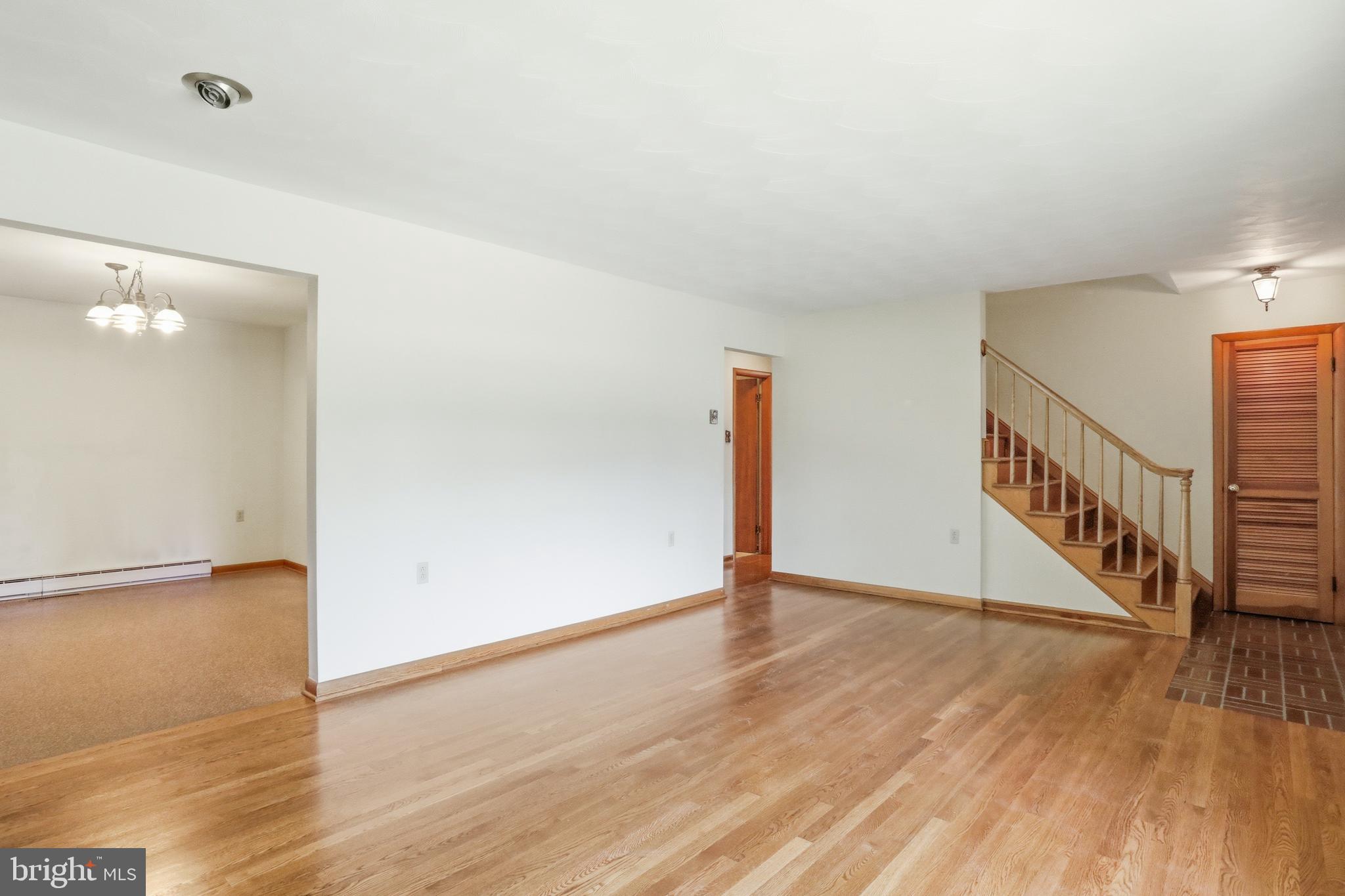 206 Dogwood Road Winchester, VA 22602 - Photo 8 of 39 Living room