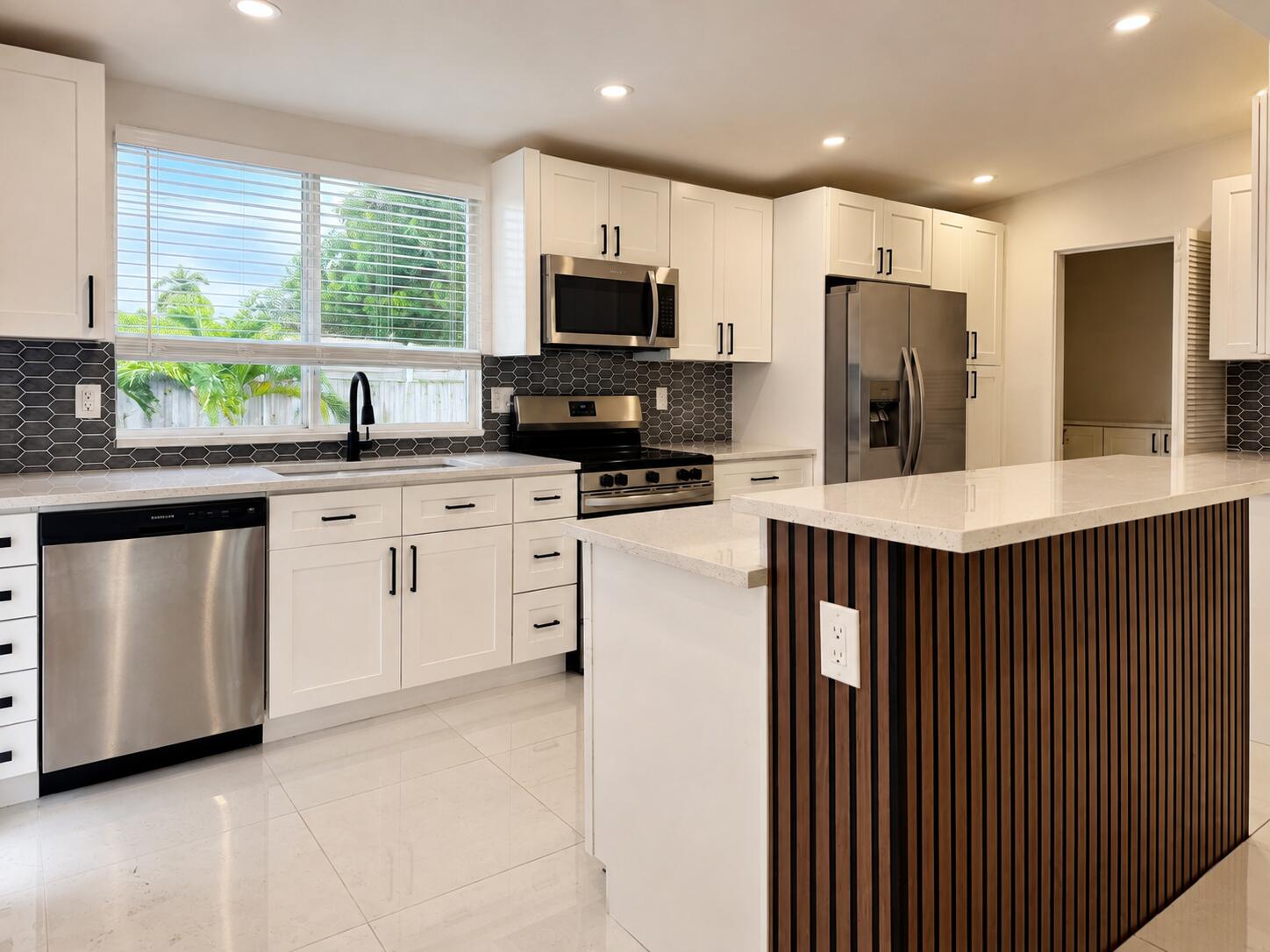 345 Pinehurst Road Lake Worth, FL 33461 - Photo 5 of 19 IMG_6825