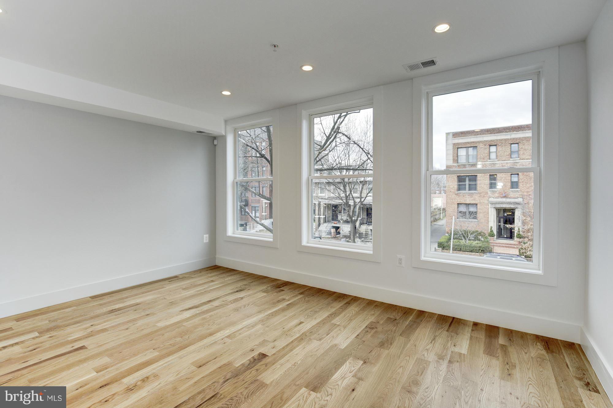 254 15th Street Southeast, Unit 4 Washington, DC 20003 - Photo 2 of 13 Living Room