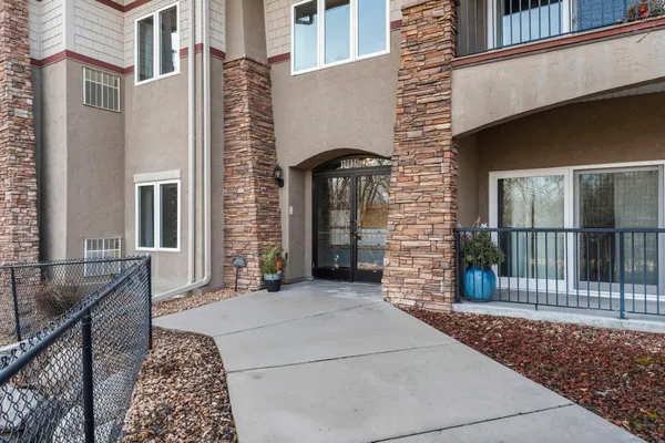 $265,000 | 10806 South Shore Drive, Unit 103, Plymouth, MN 55441