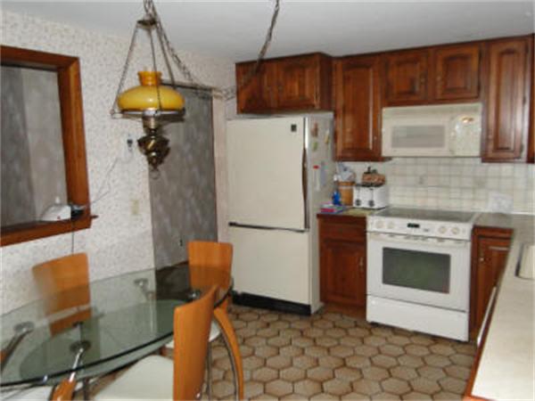 21 Pearl Road Saugus, MA 01906 - Photo 3 of 18 Gallery Image 3