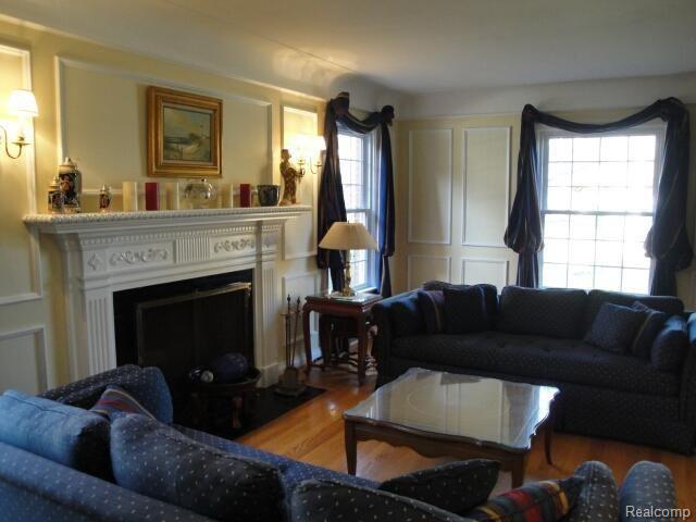 1209 Yorkshire Road Grosse Pointe, MI 48230 - Photo 2 of 14 Living Room