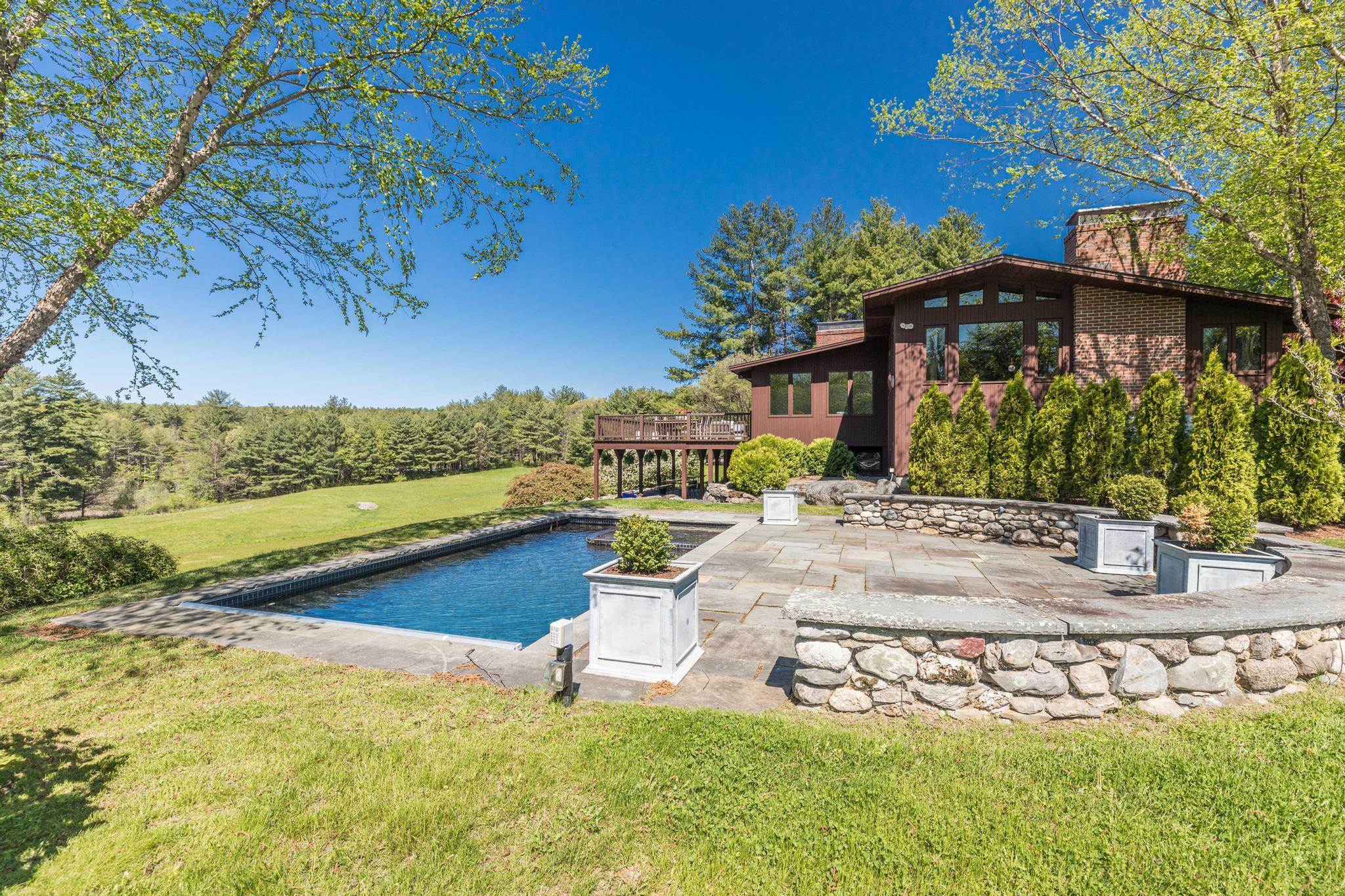 37 Newfields Road Exeter, NH 03833 - Photo 3 of 40