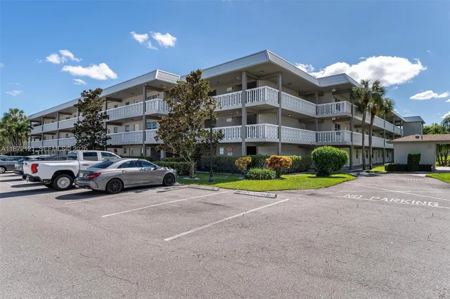 $136,500 | 9856 Marina Boulevard, Unit 1320, Boca Raton, FL 33428