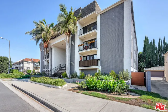 $599,000 | 14804 West Magnolia Boulevard, Unit 12, Sherman Oaks, CA 91403