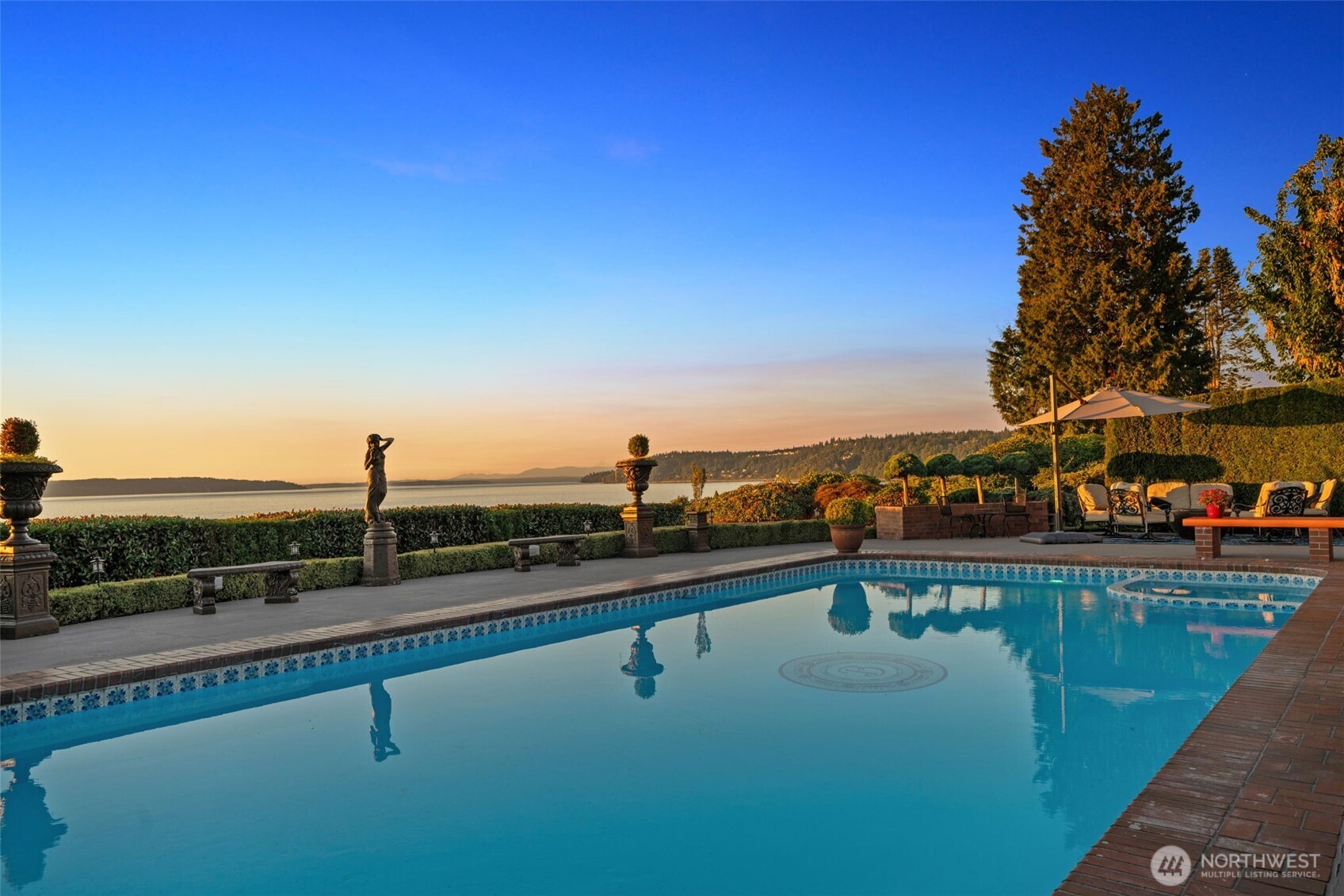 8723 Talbot Road Edmonds, WA 98026 - Photo 8 of 40
