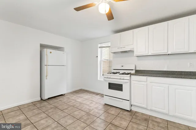 $3,250 | 211 Broad Street, Beverly, NJ 08010