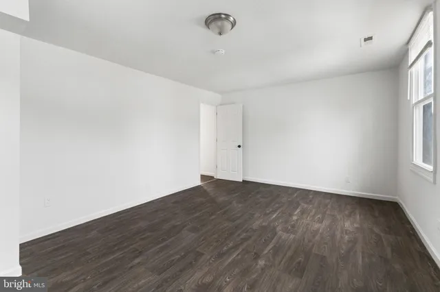 $3,250 | 211 Broad Street, Beverly, NJ 08010