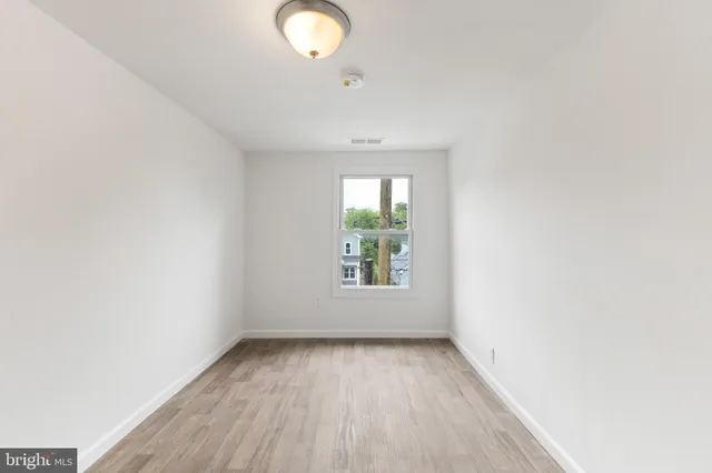 $3,250 | 211 Broad Street, Beverly, NJ 08010