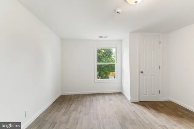 $3,250 | 211 Broad Street, Beverly, NJ 08010