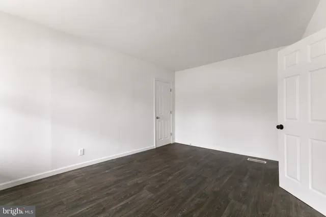 $3,250 | 211 Broad Street, Beverly, NJ 08010