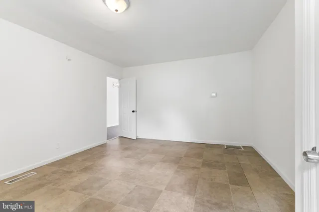 $3,250 | 211 Broad Street, Beverly, NJ 08010