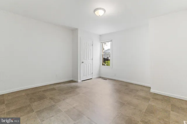 $3,250 | 211 Broad Street, Beverly, NJ 08010