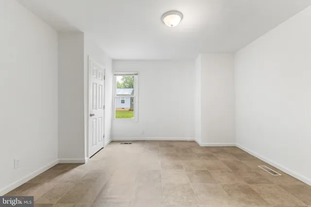 $3,250 | 211 Broad Street, Beverly, NJ 08010