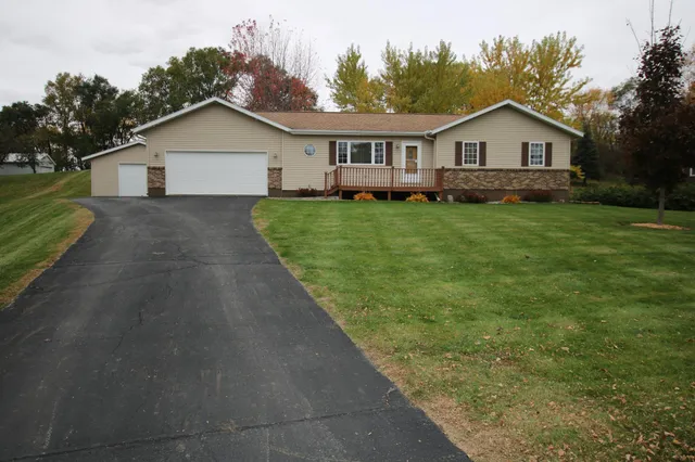 $395,000 | 111 West Ridgeview Drive, Starbuck, MN 56381