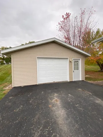 $395,000 | 111 West Ridgeview Drive, Starbuck, MN 56381