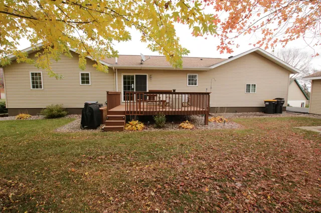 $385,000 | 111 West Ridgeview Drive, Starbuck, MN 56381