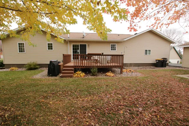 $395,000 | 111 West Ridgeview Drive, Starbuck, MN 56381