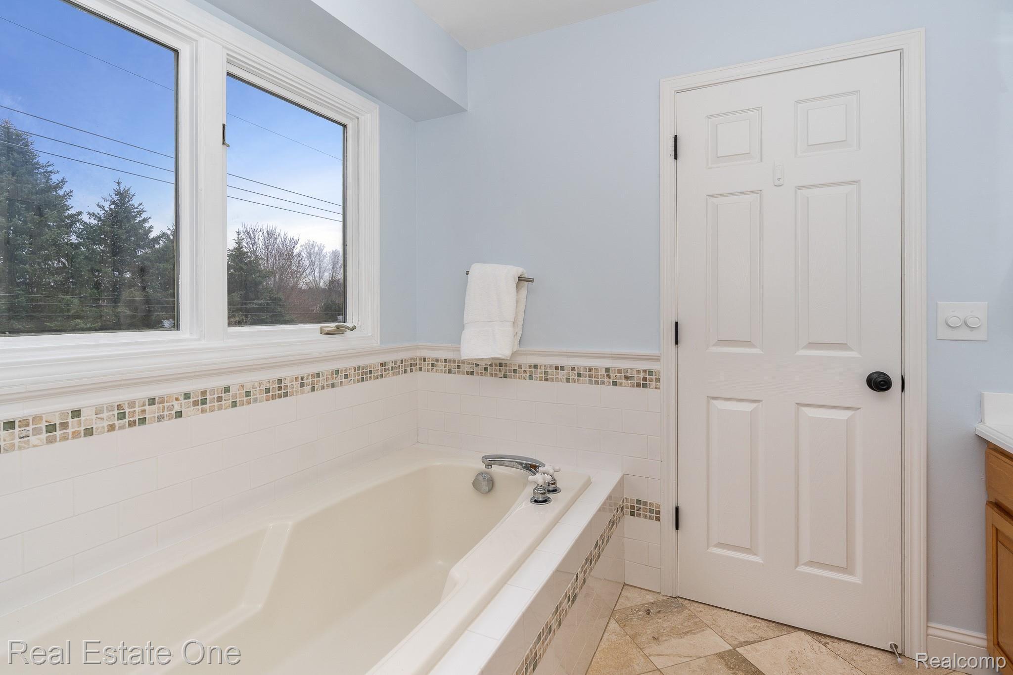 1712 Chase Drive Rochester, MI 48307 - Photo 24 of 44 1712 Chase MLS-W031.jpg