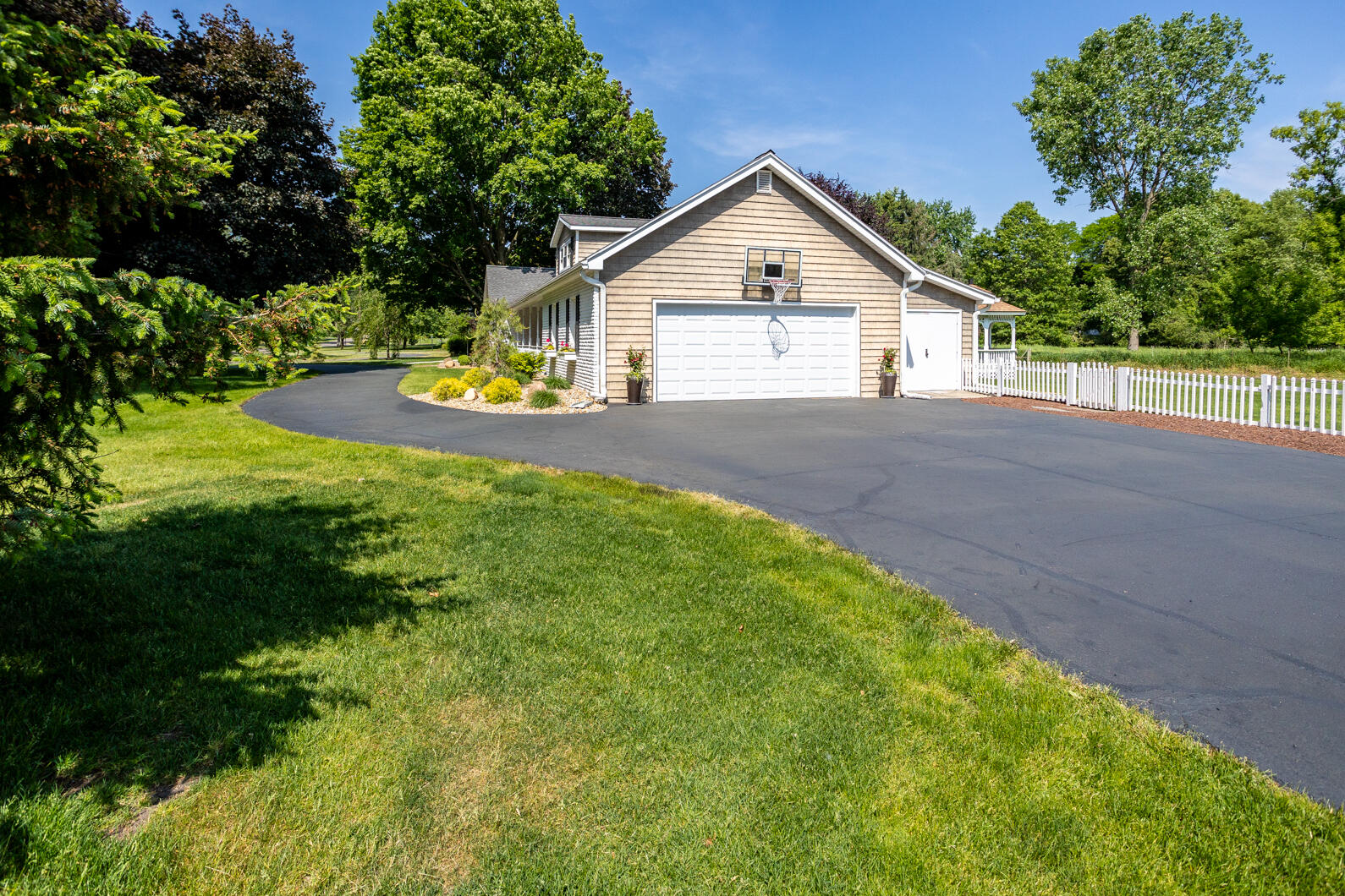 1722 Probert Road Jackson, MI 49203 - Photo 3 of 54 0N0A6034
