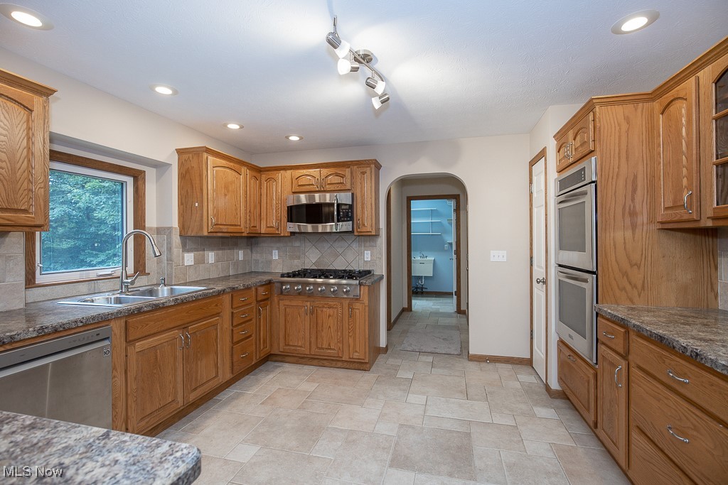 38055 Rogers Road Willoughby, OH 44094 - Photo 11 of 33 Gallery Image 11