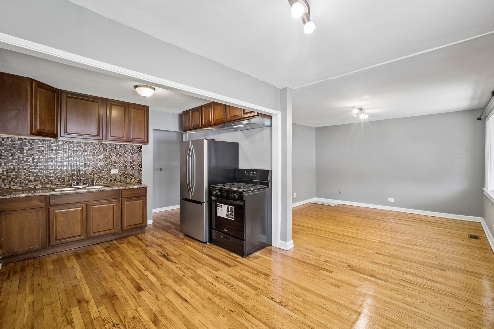 4702 River Road Schiller Park, IL 60176 - Photo 5 of 23 Gallery Image 5