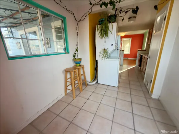 a view of utility room