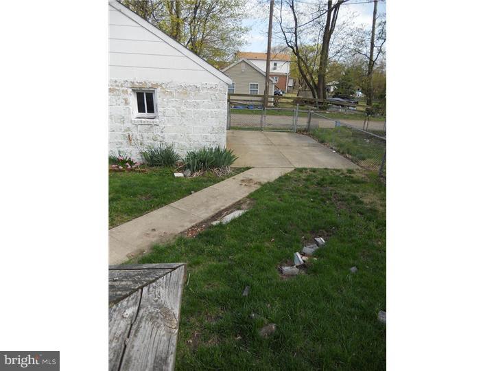 265 Broad Street Carneys Point, NJ 08069 - Photo 3 of 3 Garage