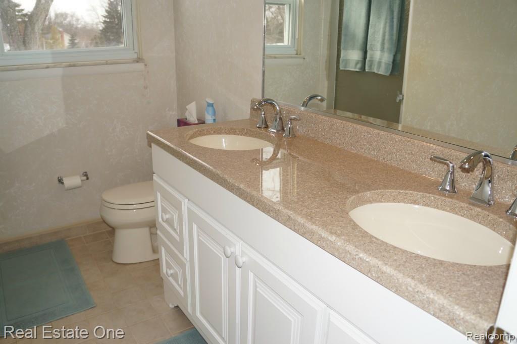 2155 West Wattles Road Troy, MI 48098 - Photo 22 of 28 DSC00196.jpg