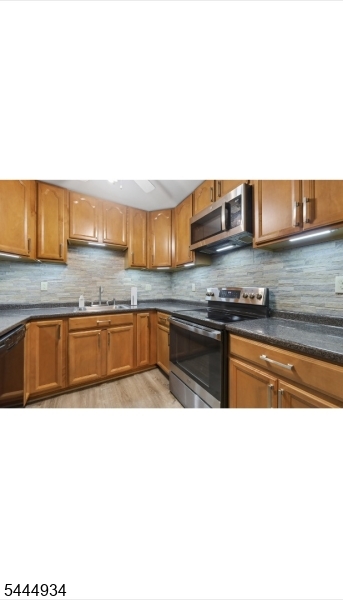 308 Federal Hill Road, Unit 308 Pompton Lakes, NJ 07442 - Photo 9 of 28