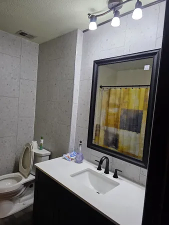 $2,300 | 809 Nassau Parkway, Rockford, IL 61107