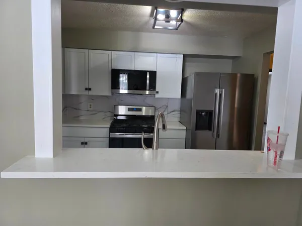 $2,300 | 809 Nassau Parkway, Rockford, IL 61107