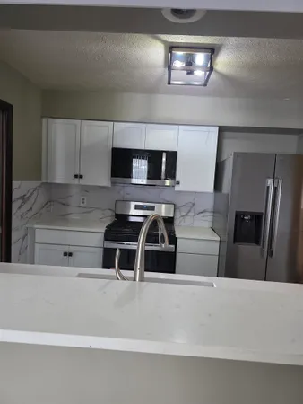 $2,300 | 809 Nassau Parkway, Rockford, IL 61107
