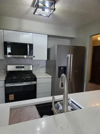 $2,300 | 809 Nassau Parkway, Rockford, IL 61107